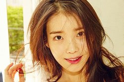 IU [CHAT SHIRE] 4th Mini Album CD+Booklet+Tracking Number K-POP SEALED