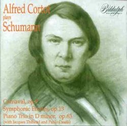 Plays Schumann 2
