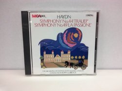 Haydn: Symphony No. 4 'Trauer' Symphony No. 49 'La Passione'