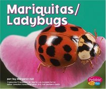 Mariquitas / Ladybugs (Pebble Plus Bilingual) (Spanish Edition)