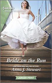 Bride on the Run (Butterfly Harbor,  Bk 9) (Harlequin Heartwarming, No 359) (Larger Print)