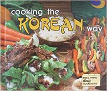 Cooking the Korean Way: Okwha Chung & Judy Monroe ; Photographs by Robert L. & Diane Wolfe (Easy Menu Ethnic Cookbooks)
