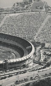 No way to build a ballpark: And other irreverent essays on architecture