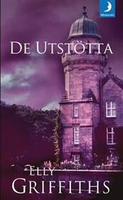 De utstotta (The Outcast Dead) (Ruth Galloway, Bk 6) (Swedish Edition)