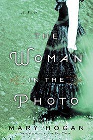 The Woman in the Photo: A Novel