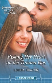Risking Her Heart on the Trauma Doc (Harlequin Medical, No 1149) (Larger Print)