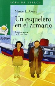 Un Esqueleto En El Armario/ a Skeleton in the Closet (Sopa De Libros / Soup of Books) (Spanish Edition)