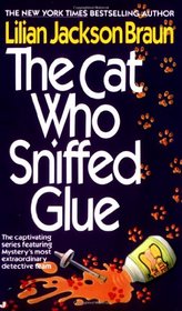 The Cat Who Sniffed Glue (Cat Who...Bk 8)