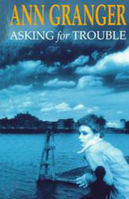 Asking for Trouble (Fran Varady, Bk 1) (Large Print)