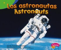 Los astronautas/Astronauts (Pebble Plus Bilingual) (Spanish Edition)