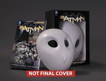 Batman: The Court of Owls Mask and Book Set (The New 52)