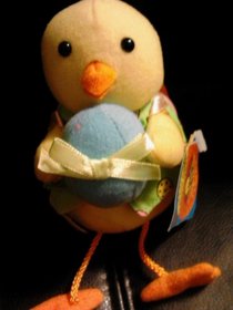 Little Chick Helps Out (Plush Pals Board Books)