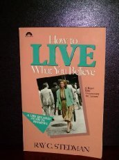 How to Live What You Believe: A Life-Related Study in Hebrews/Paperback Commentary/Pub Order No S411111 (Bible Commentary for Laymen)