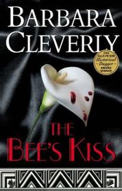 The Bee's Kiss (Detective Joe Sandilands, Bk 5) (Large Print)