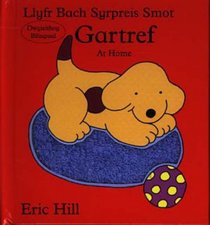 Gartref / at Home (Llyfr Bach Syrpreis Smot) (Welsh Edition)