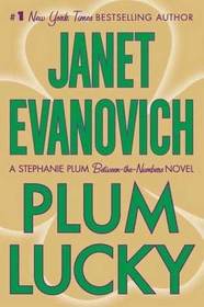 Plum Lucky (Stephanie Plum Between-the-Numbers Novels, Bk 3) (Large Print)