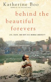Behind the Beautiful Forevers: Life, Death, and Hope in a Mumbai Undercity (Large Print)