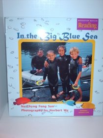 In the big blue sea (Little big books)
