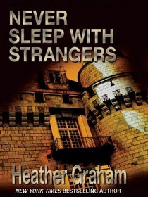 Never Sleep With Strangers (Large Print)