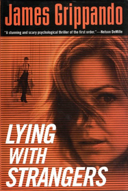 Lying with Strangers (Large Print)