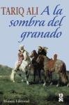 A la sombra del granado / Shadows of the Pomegranate Tree (Spanish Edition)
