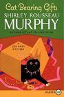 Cat Bearing Gifts (Joe Grey, Bk 18) (Larger Print)