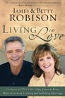 Living in Love: Co-hosts of TV's LIFE Today, James and Betty Share Keys to an Exciting and Fulfilling Marriage (Christian Large Print Originals)