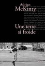 Une terre si froide Traduit de l'anglais  par Florence Vuarnesson