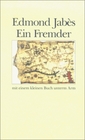 Ein Fremder mit einem kleinen Buch unterm Arm