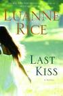 Last Kiss (Hubbard's Point, Bk 2) (Large Print)