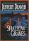 Shallow Graves (Location Scout Mystery, Bk 1) (Large Print)